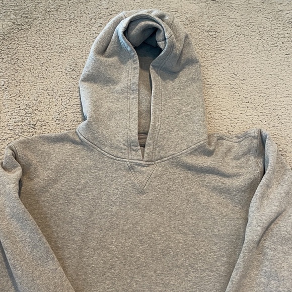Lululemon All Yours Hoodie
Heathered Core Medium Grey size 6 - Picture 5 of 9